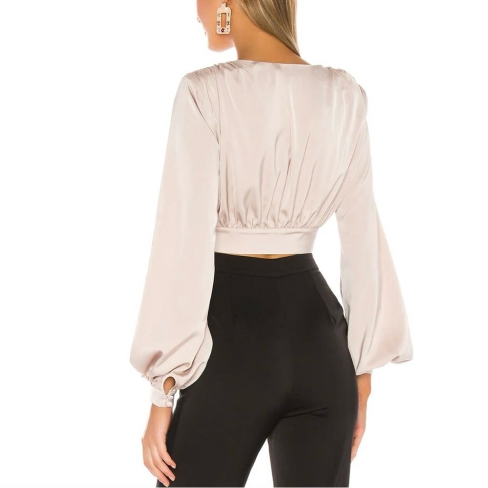NWT NBD Imogen Champagne Satin Tie Front Crop Top M - Picture 3 of 10